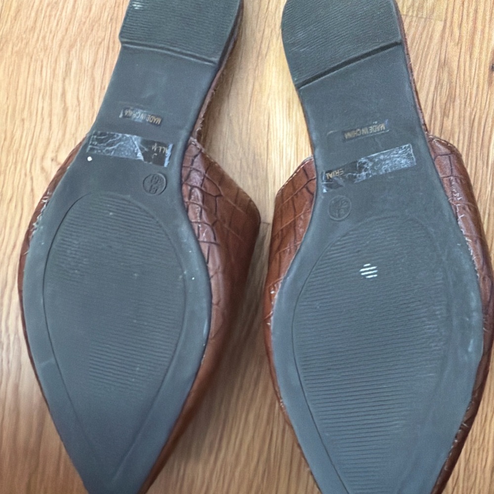 🐊 Lulu’s Brown Croc-Embossed Pointed-Toe Mules | Size 8.5 - Picture 4 of 5